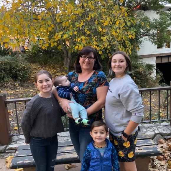 Meet your Posher, Luanne - Picture 2 of 3